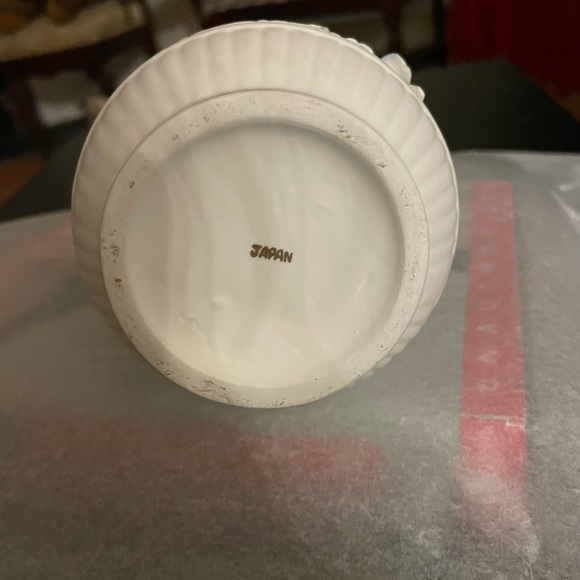 Lovely Victorian Capodimonte Style pitcher/vase - Picture 8 of 9